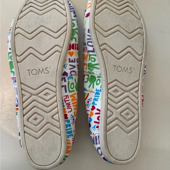 Toms size women’s 8. Pride series casual sneaker/shoe - Picture 4 of 6